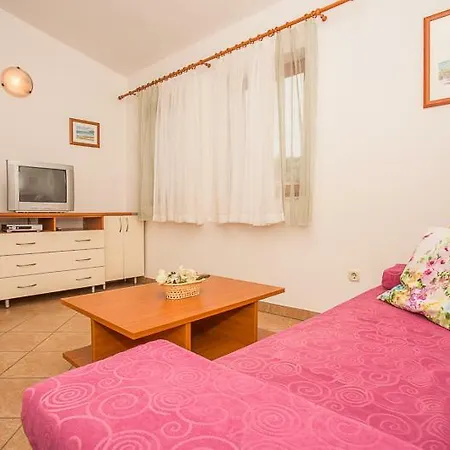 Superior 2+2 * Starigrad Paklenica